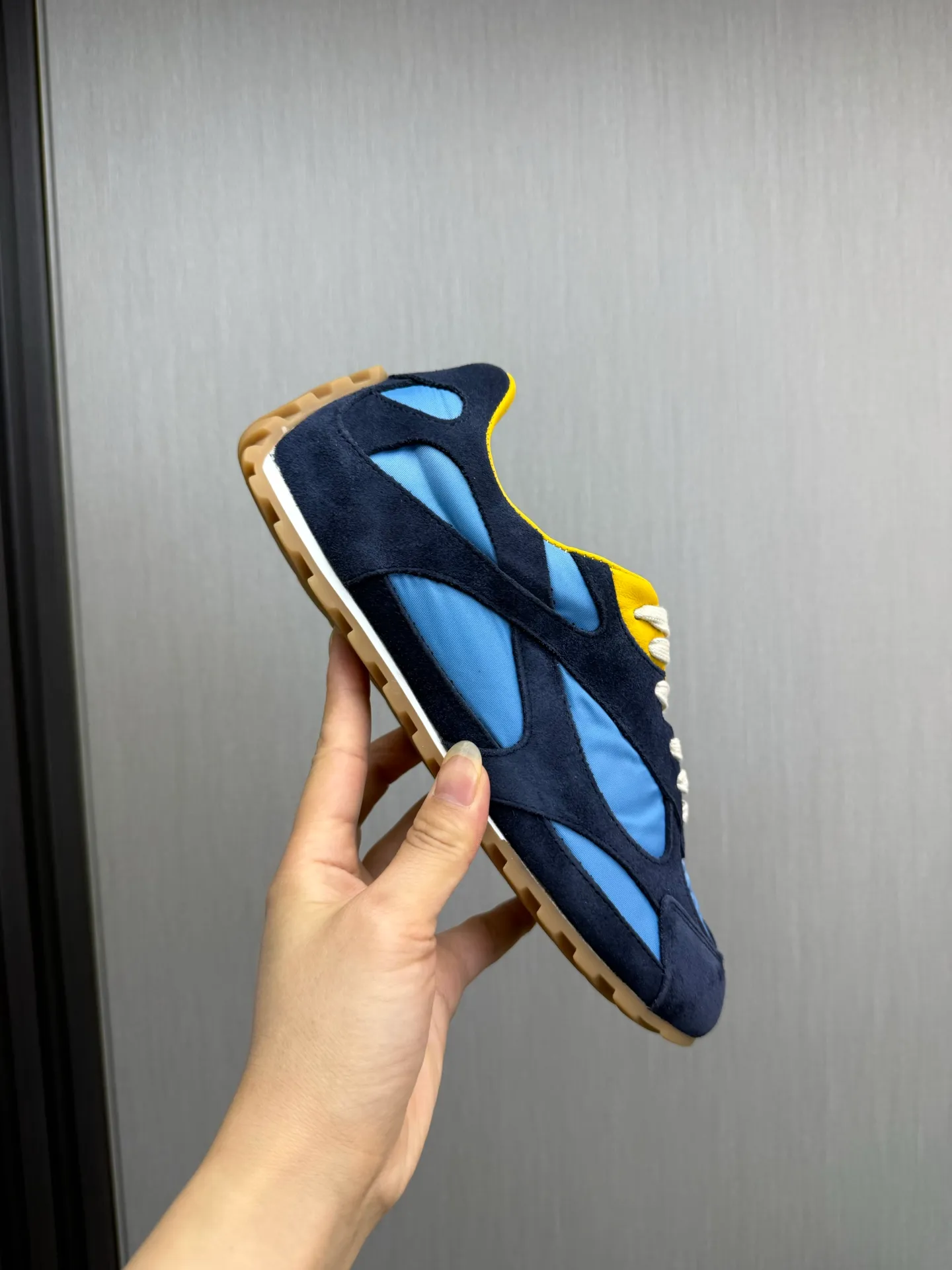 Men's men's shoes💰540💰 Bottega Veneta｜BV's new Forrest Gump shoes. Dexun shoes🩷💚 Sneaker technology nylon and suede, inspired by retro sneakers, light, comfortable, breathable and essential item. Original wear-resistant and non-slip rubber outsole❕❗️ Size: Female 35-40 (40 is custom-made and cannot be returned) Male 39-45 (45 is custom-made and cannot be returned or exchanged)